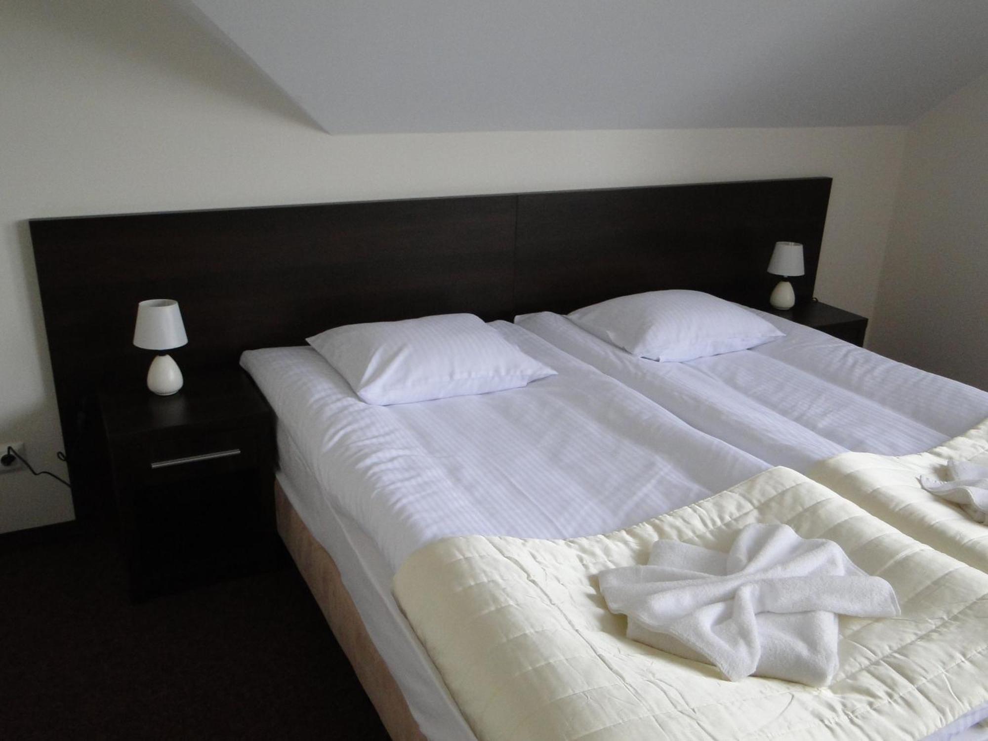 Hotel Cynamon Tokarnia  Bagian luar foto